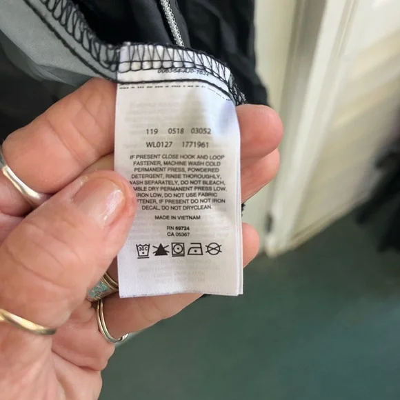 Columbia Windbreaker Medium Women’s Balck Lightweight Jacket pockets hooded - Picture 12 of 13